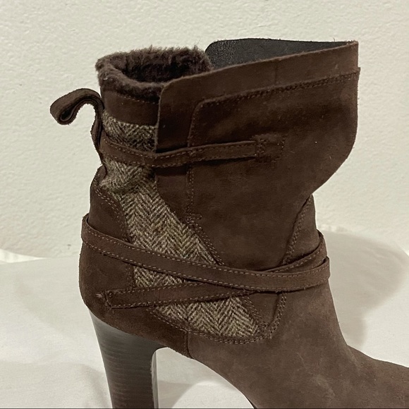 UGG leather suede buckle heels booties boots 7W - Picture 4 of 9